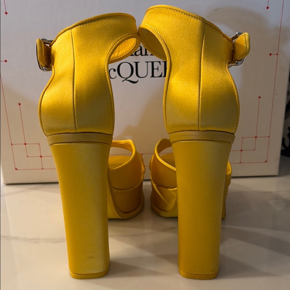 In box like new Alexander McQueen sunflower 🌻 Yellow Women's platform Sandals 39 - Picture 7 of 14